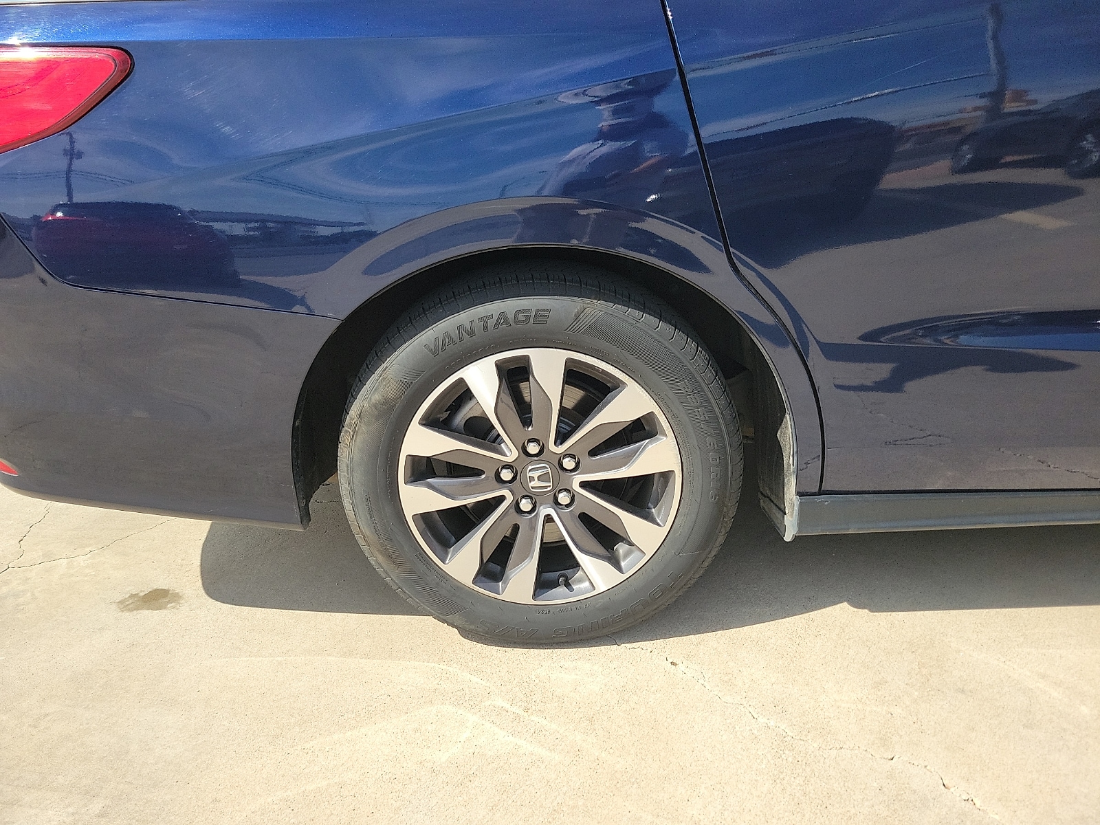 2024 Honda Odyssey EX-L - Photo 9