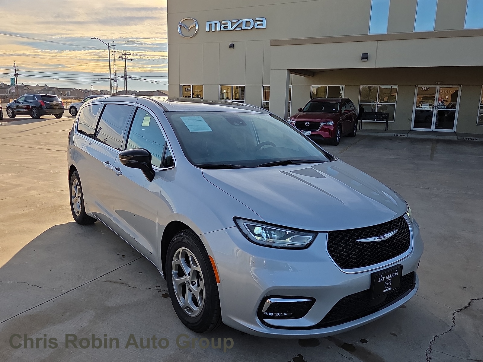 2024 Chrysler Pacifica Limited's photo