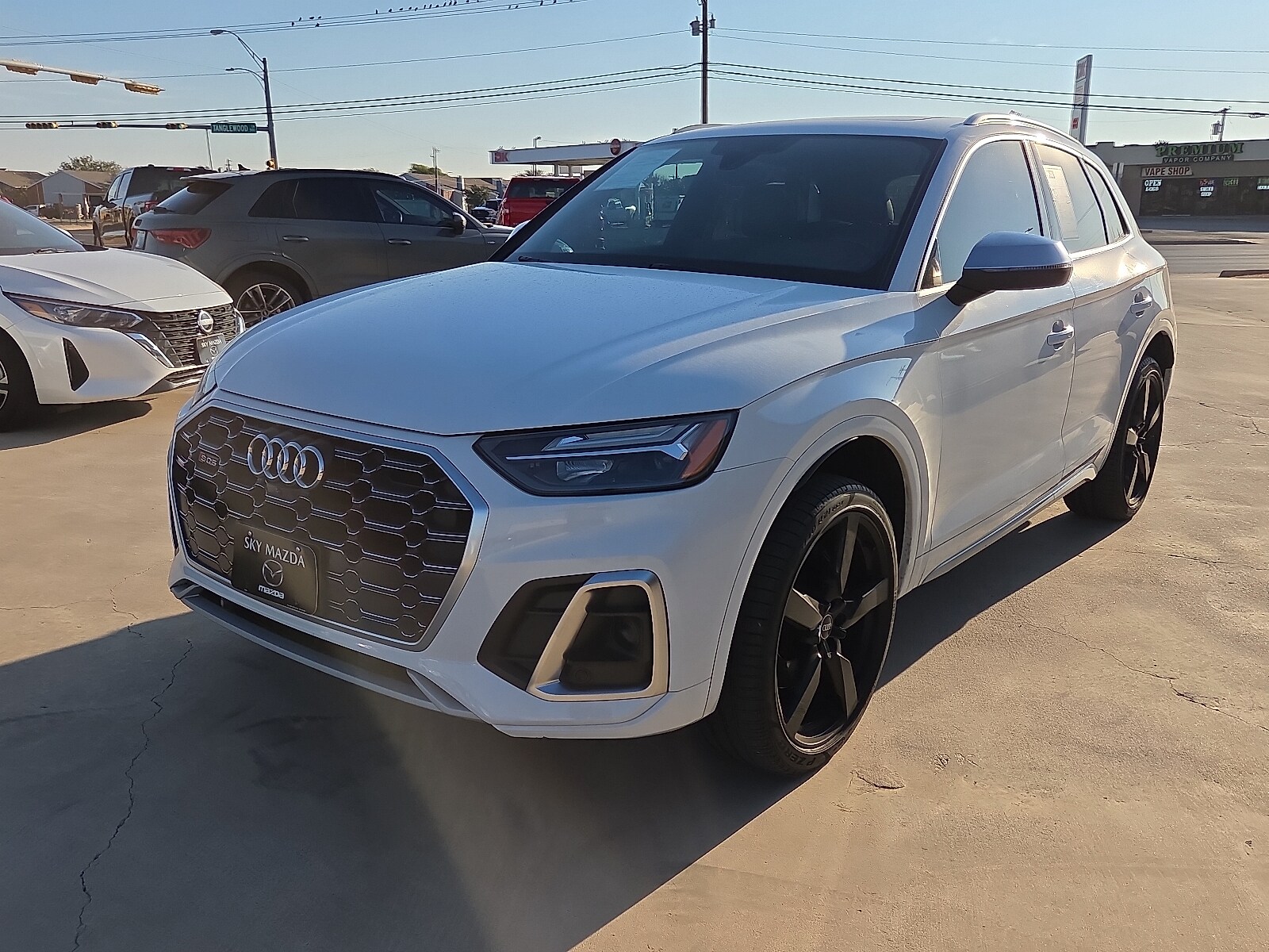2022 Audi SQ5 Premium Plus photo 2