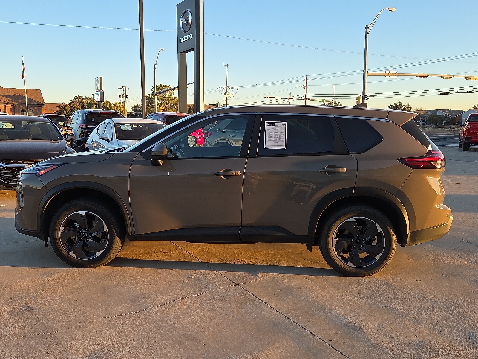 2024 Nissan Rogue SV photo 2