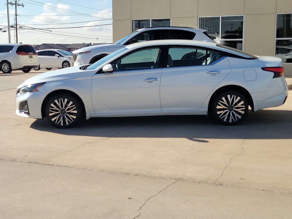 Used 2023 Nissan Altima 2.5 SV Sedan
