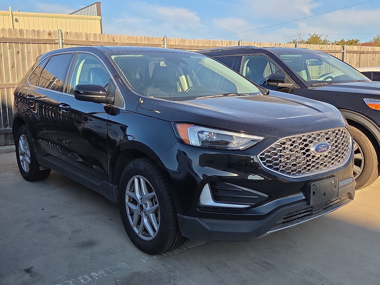 2024 Ford Edge SEL photo 2