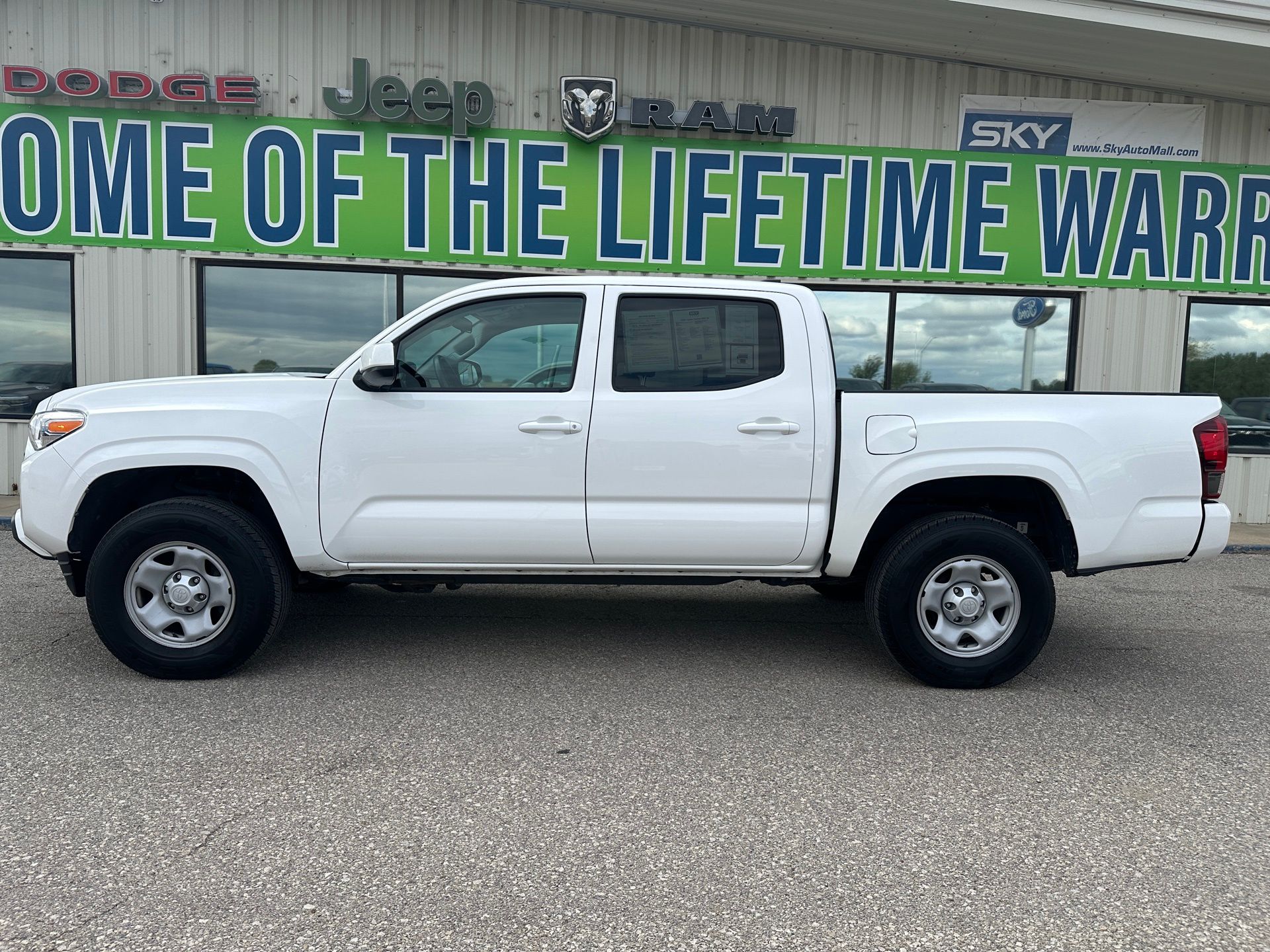 2021 Toyota Tacoma SR5 V6 photo 3