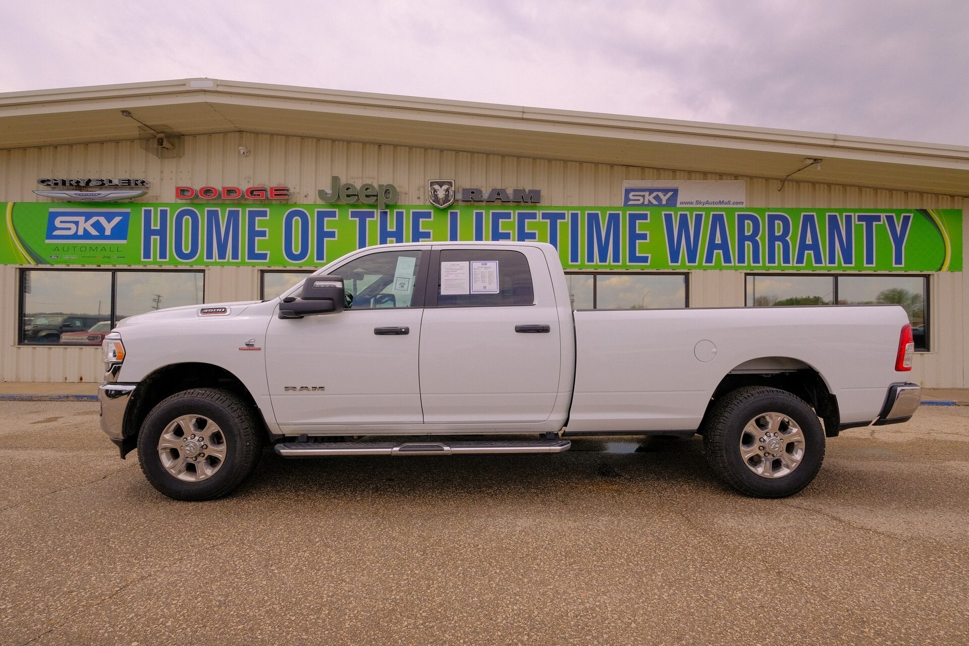 2023 Ram 3500 Big Horn photo 3