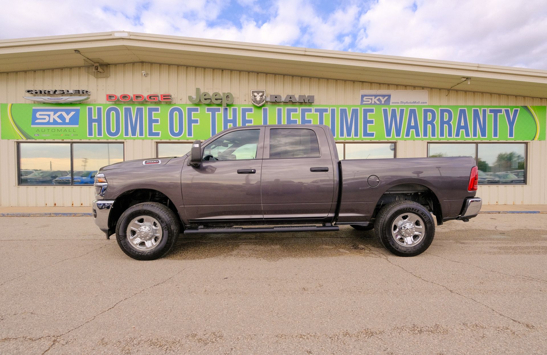 2025 Ram 3500 Tradesman photo 2