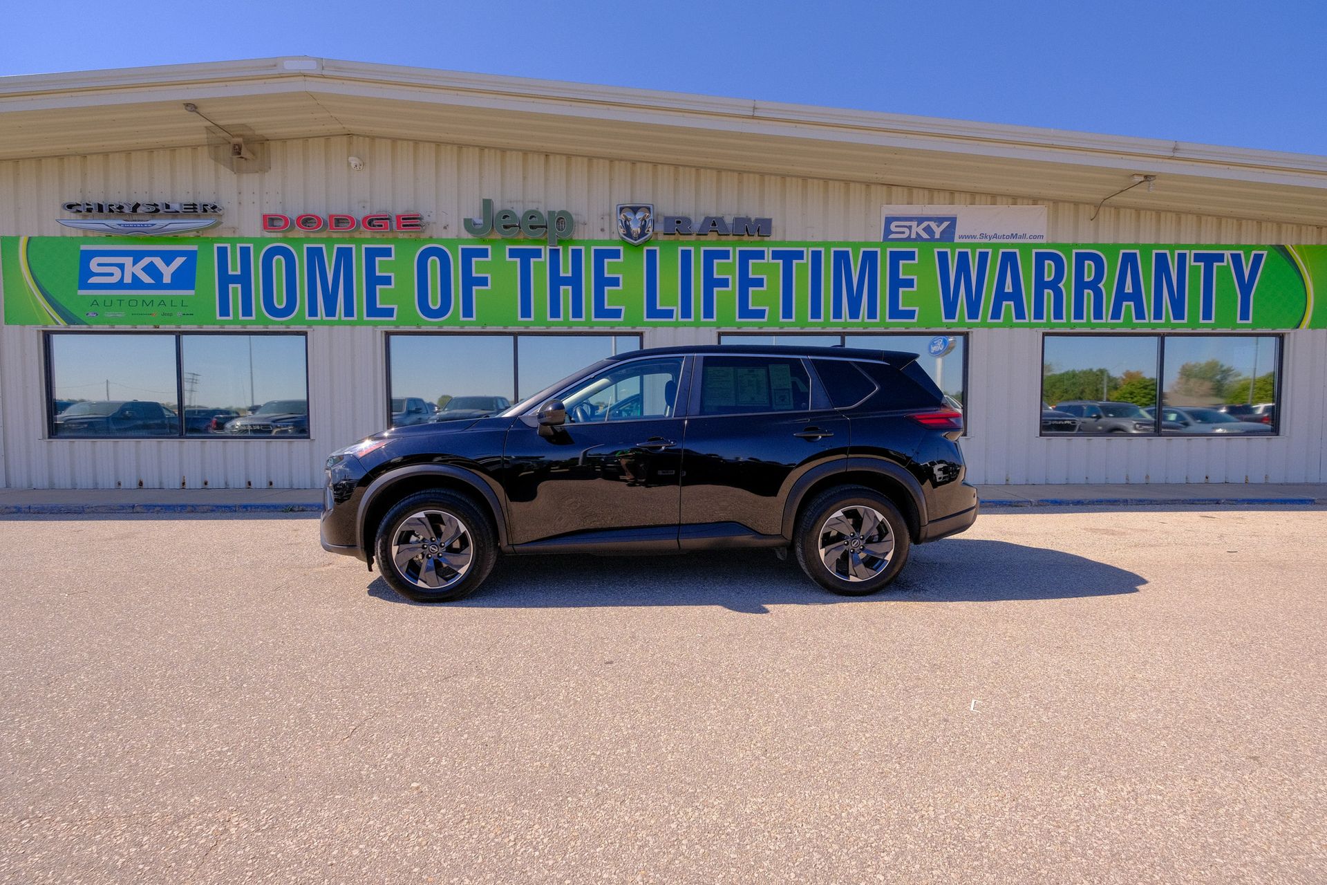 2024 Nissan Rogue SV photo 3