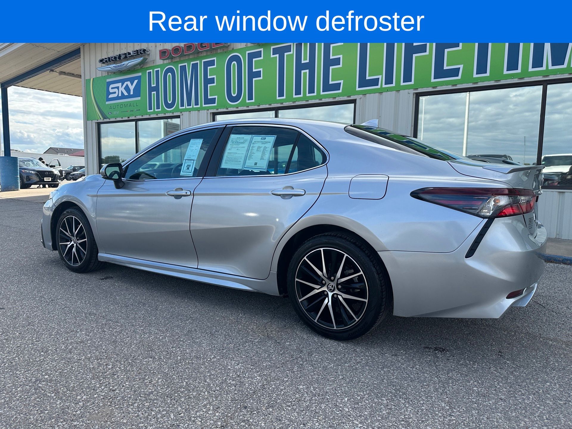 2023 Toyota Camry SE photo 4