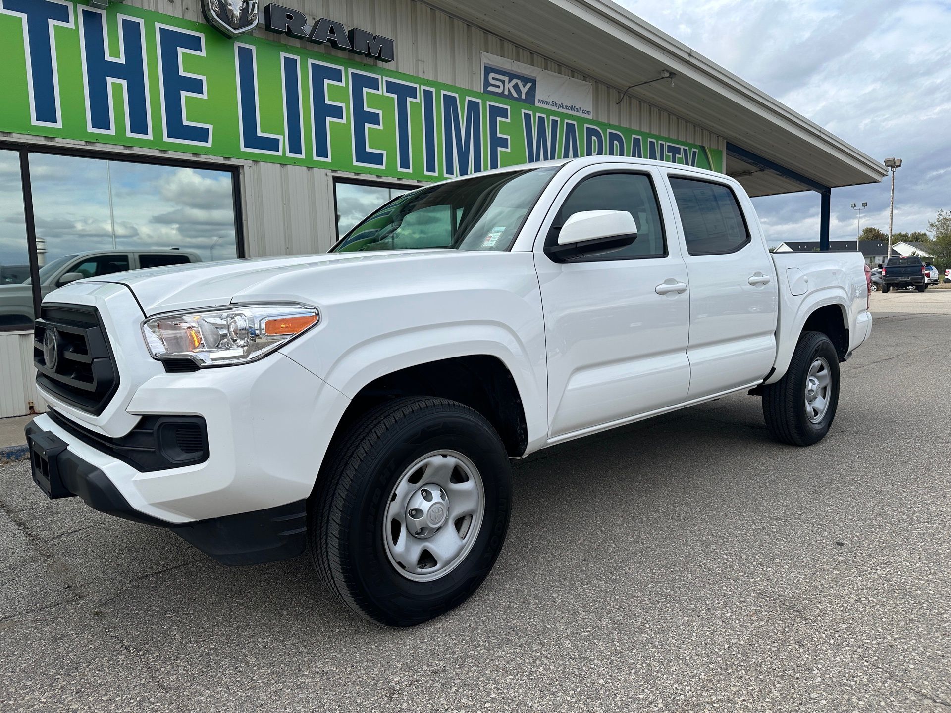 2021 Toyota Tacoma SR5 V6 photo 2