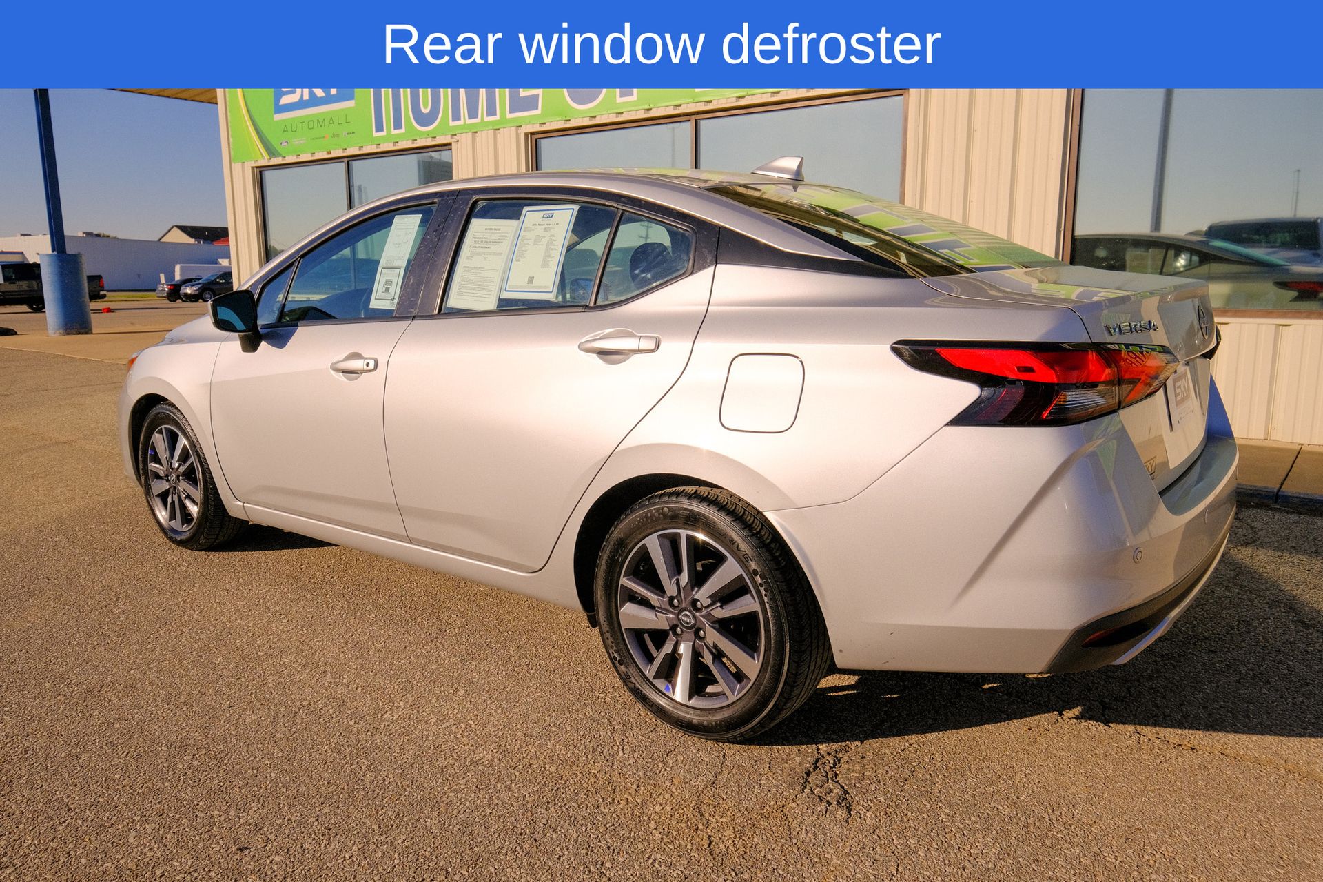 2023 Nissan Versa 1.6 SV photo 3
