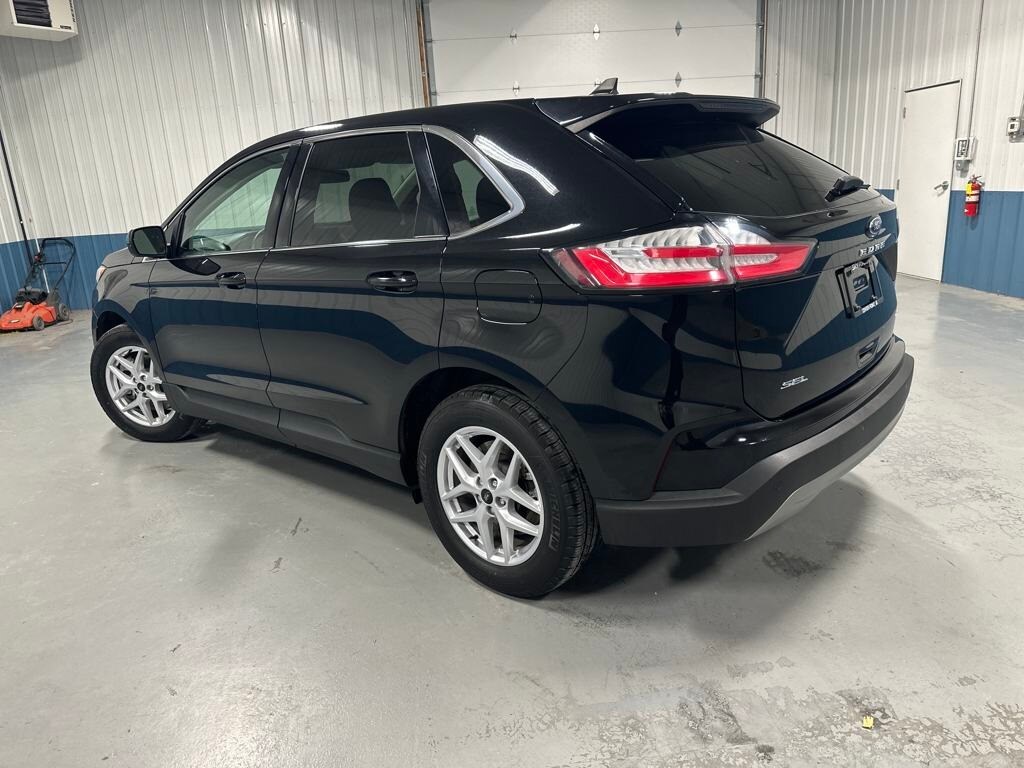 2024 Ford Edge Titanium photo 3