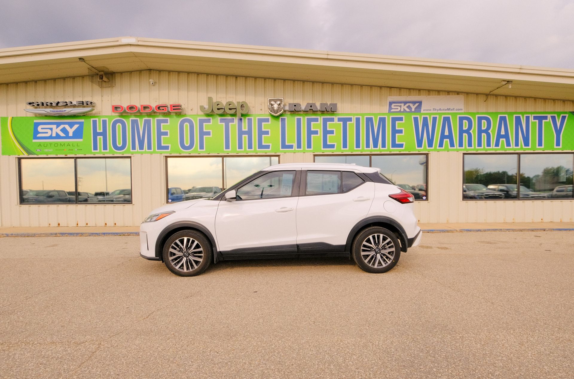 2022 Nissan Kicks SV photo 3