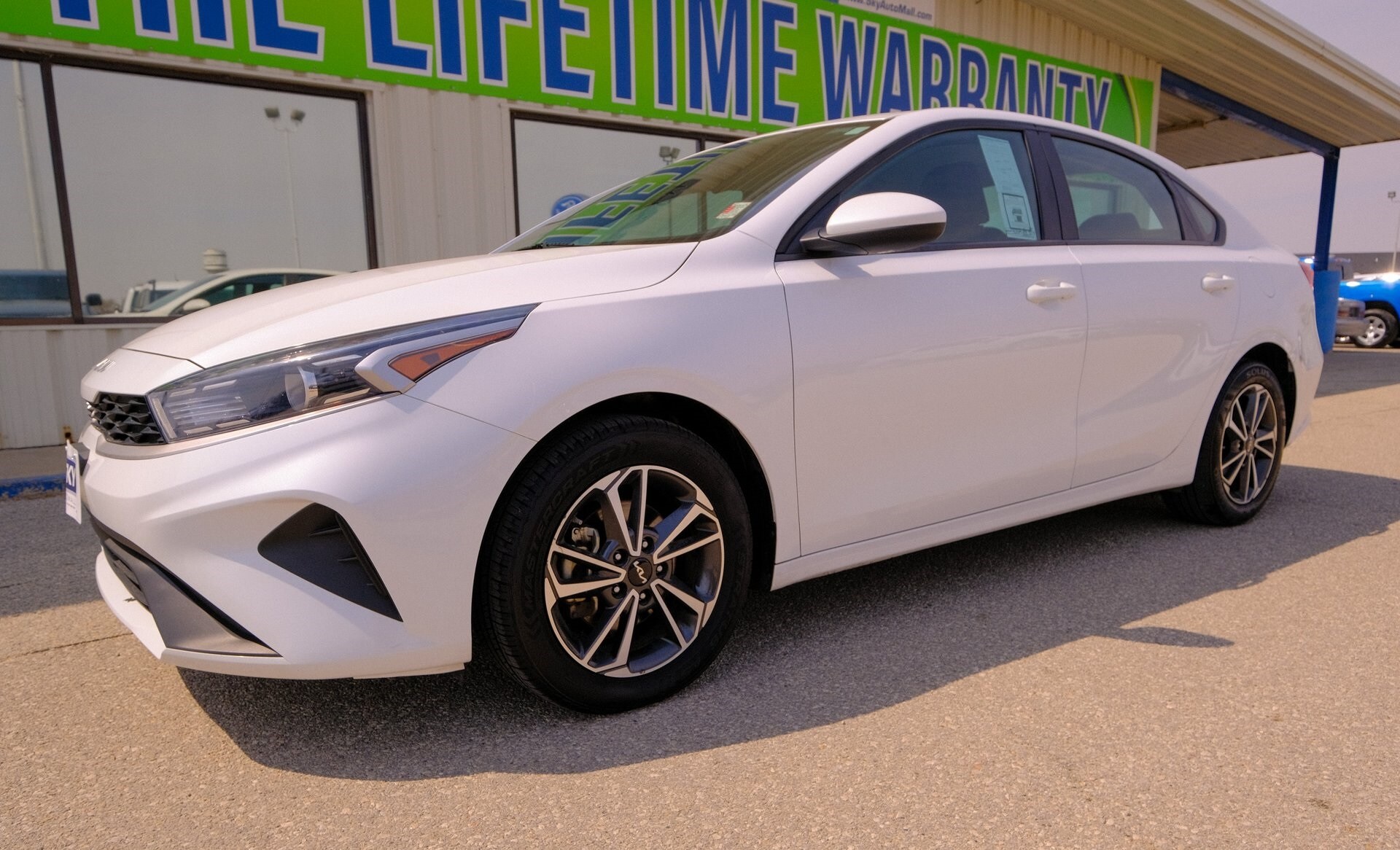 2023 Kia Forte LXS photo 2