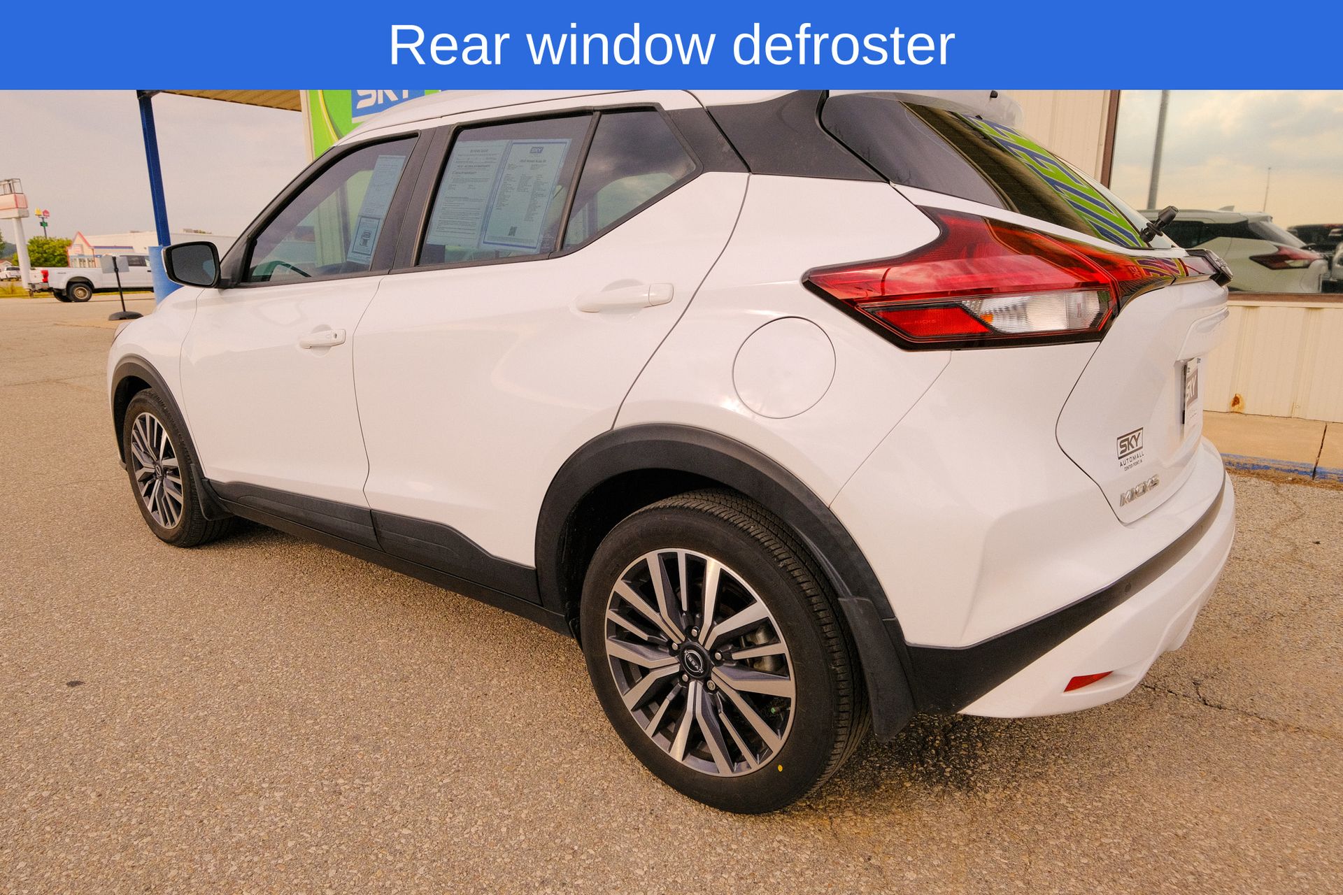 2022 Nissan Kicks SV photo 4