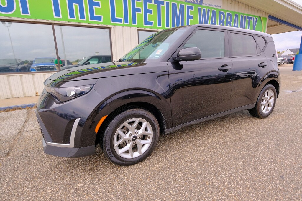 Used 2023 Kia Soul LX Hatchback