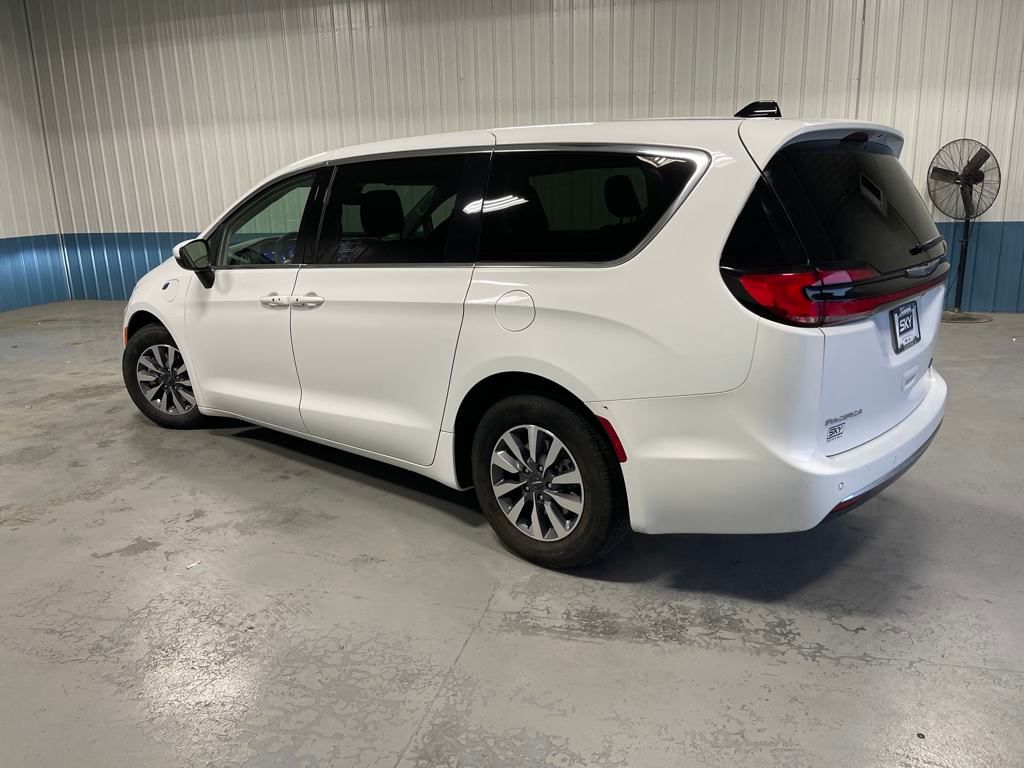 2023 Chrysler Pacifica Hybrid Touring L photo 3