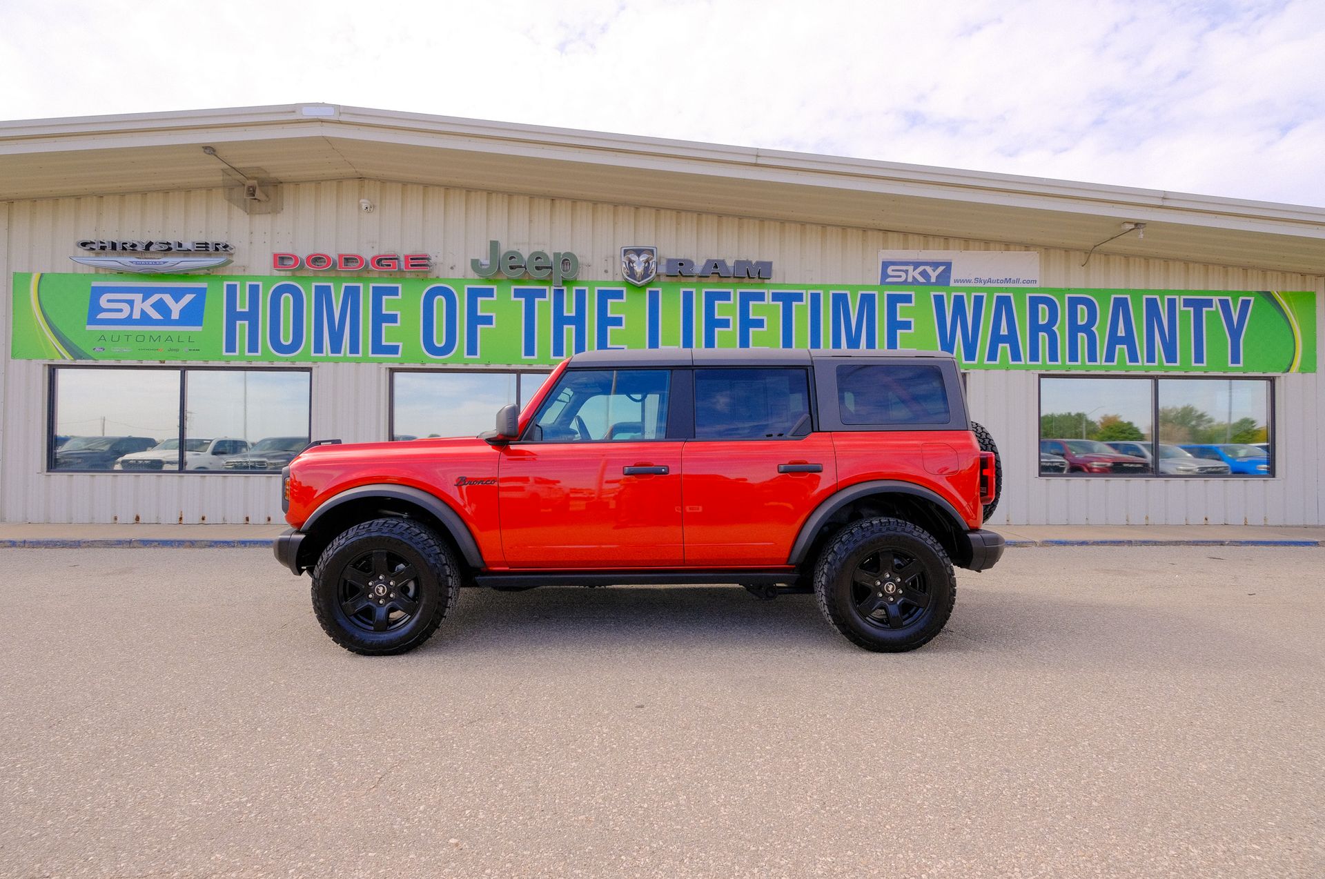 2023 Ford Bronco Black Diamond photo 2