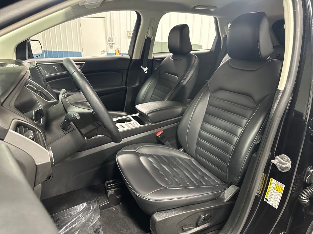 2024 Ford Edge Titanium photo 4