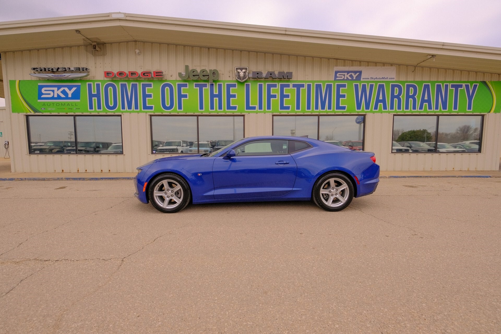 2023 Chevrolet Camaro 1LT photo 2