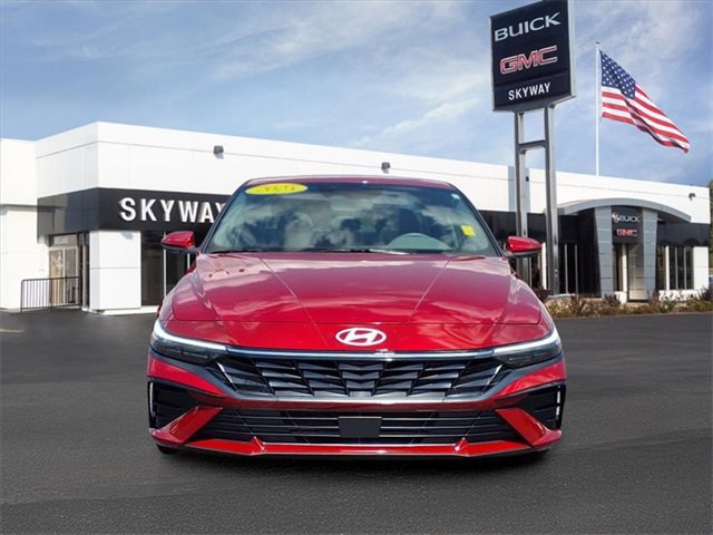 2025 Hyundai Elantra SEL Convenience photo 2