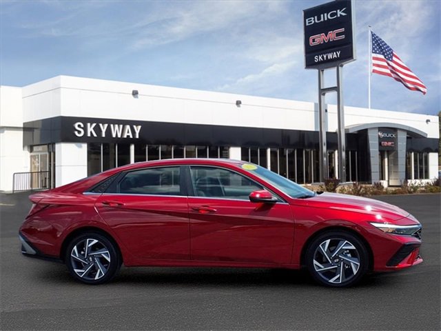 2025 Hyundai Elantra SEL Convenience photo 4