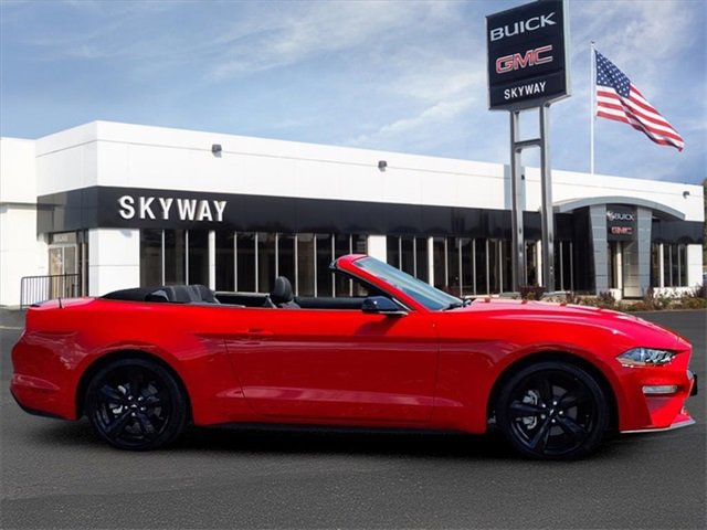 2023 Ford Mustang EcoBoost photo 4