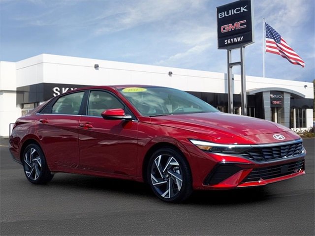 2025 Hyundai Elantra SEL Convenience photo 3