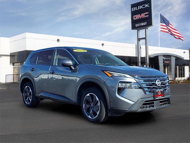 2024 Nissan Rogue SV photo 3