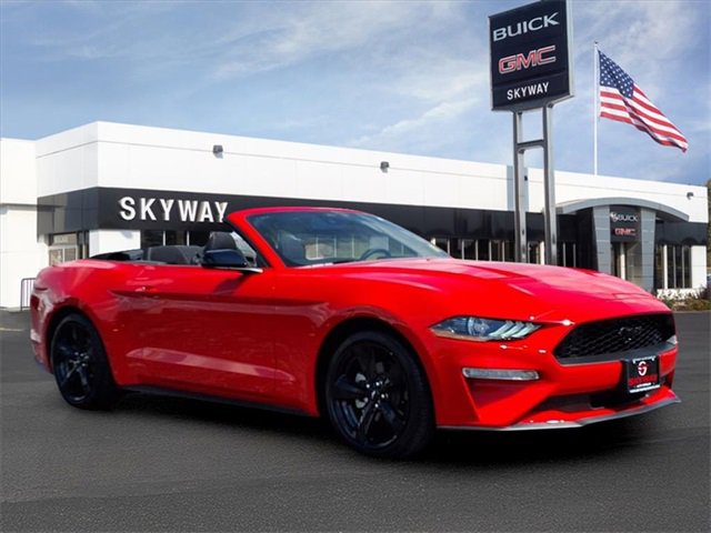 2023 Ford Mustang EcoBoost photo 3