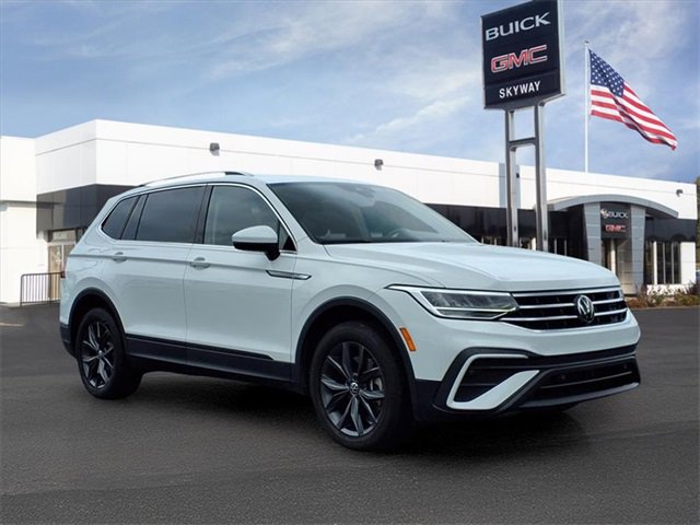 2024 Volkswagen Tiguan SE Wolfsburg Edition photo 2