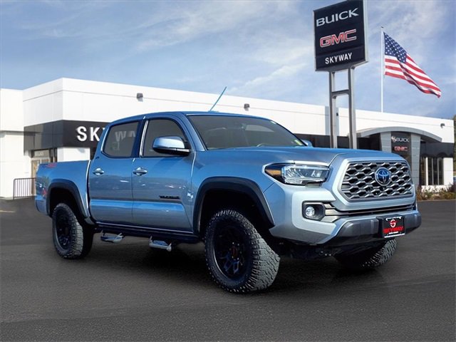 2023 Toyota Tacoma TRD photo 3