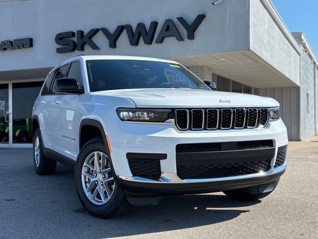 2025 Jeep Grand Cherokee L Laredo's photo