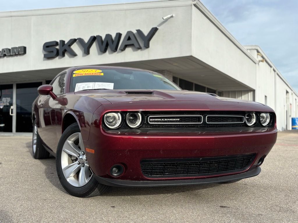2023 Dodge Challenger SXT's photo