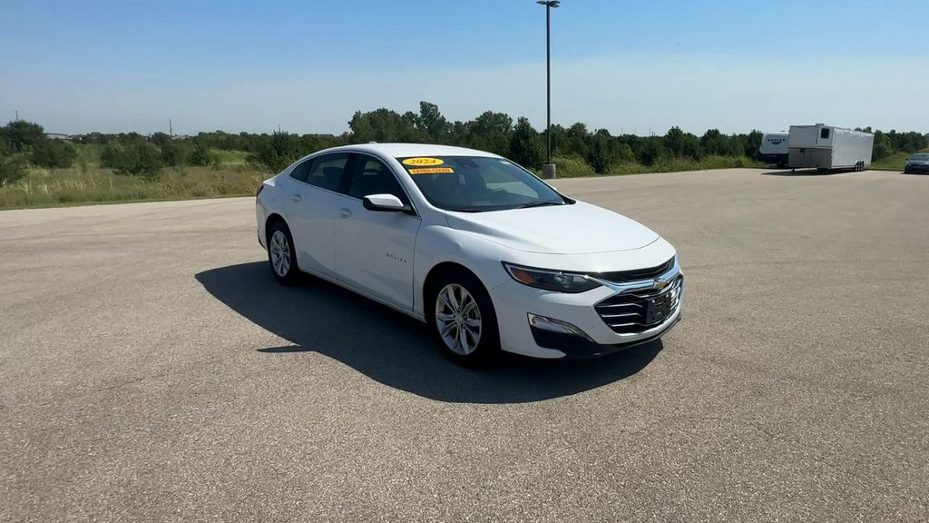 2024 Chevrolet Malibu 1LT photo 2