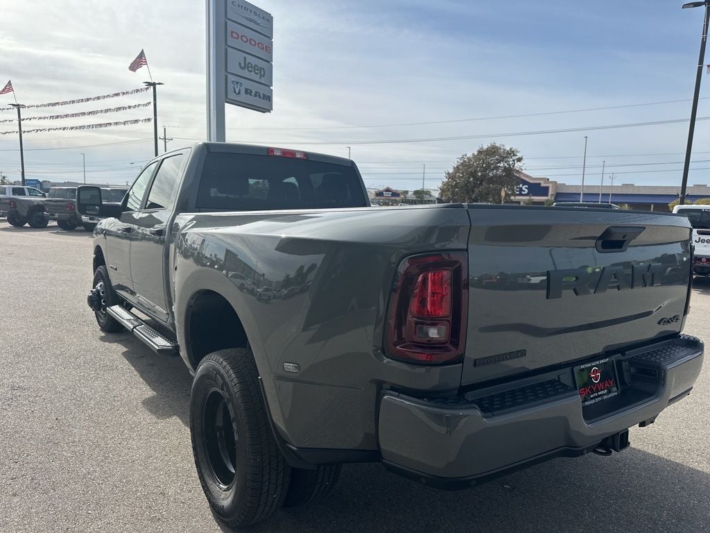 New 2026 Ram 3500 BIG HORN CREW CAB 4X4 8' BOX Pickup