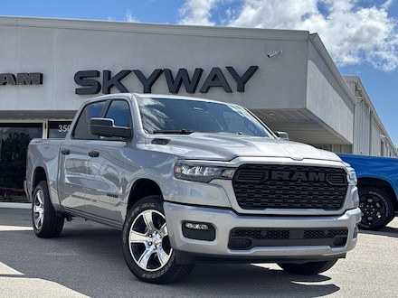 2025 Ram 1500 TRADESMAN CREW CAB 4X4 5'7 BOX Pickup