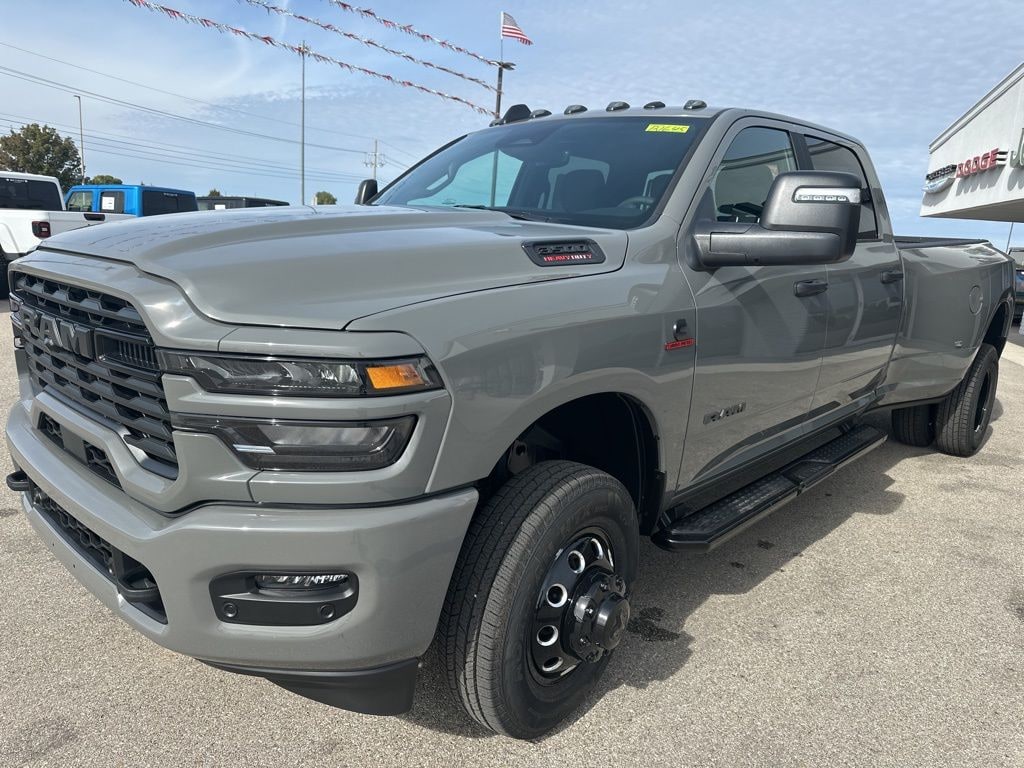 New 2026 Ram 3500 BIG HORN CREW CAB 4X4 8' BOX Pickup