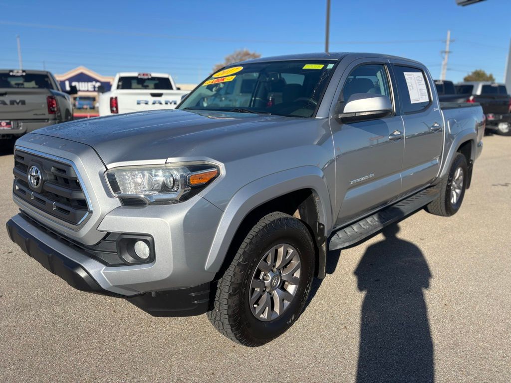 2017 Toyota Tacoma SR5 V6 photo 2