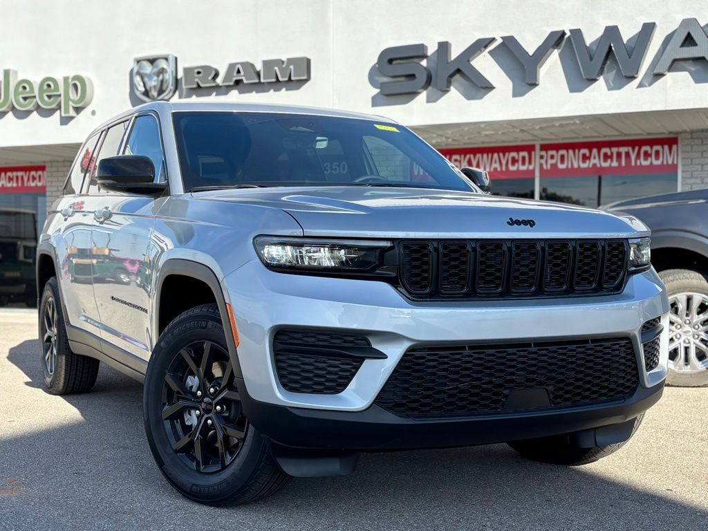 2025 Jeep Grand Cherokee Altitude's photo