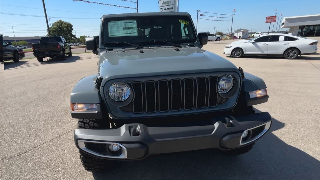 2025 Jeep Gladiator Sport photo 3