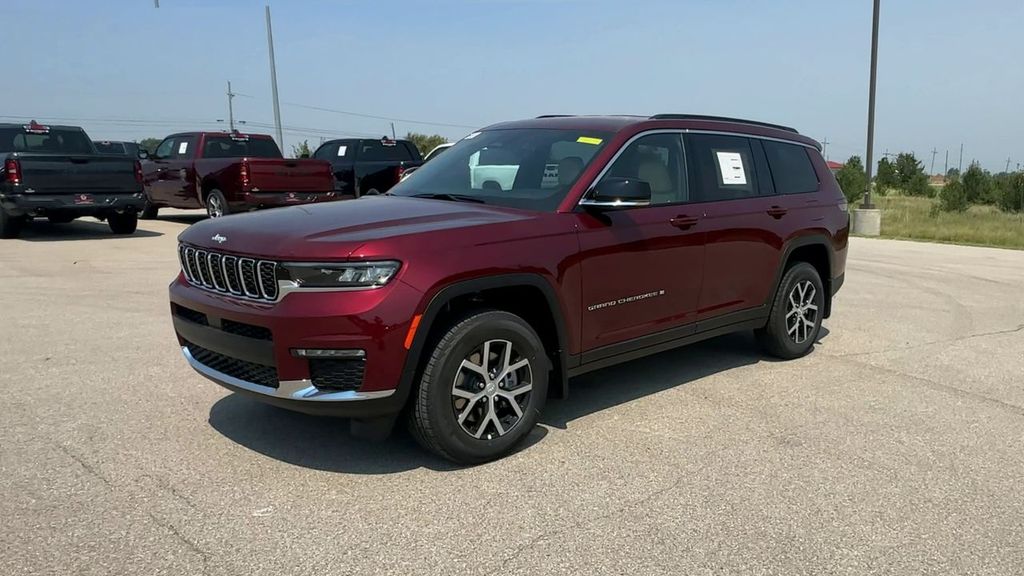 2025 Jeep Grand Cherokee Limited photo 4