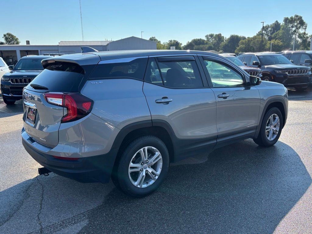 2023 Gmc Terrain SLE photo 3