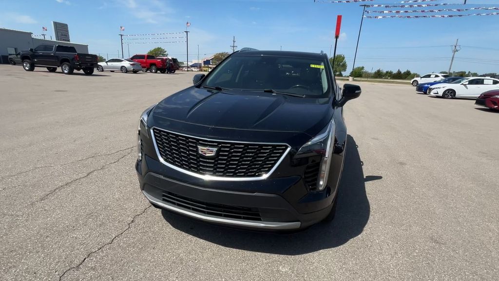2021 Cadillac XT4 Premium Luxury photo 3