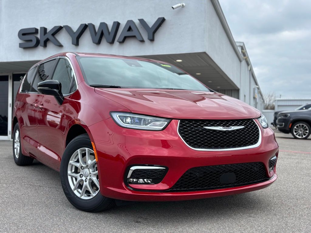 2026 Chrysler Pacifica Passenger Van 