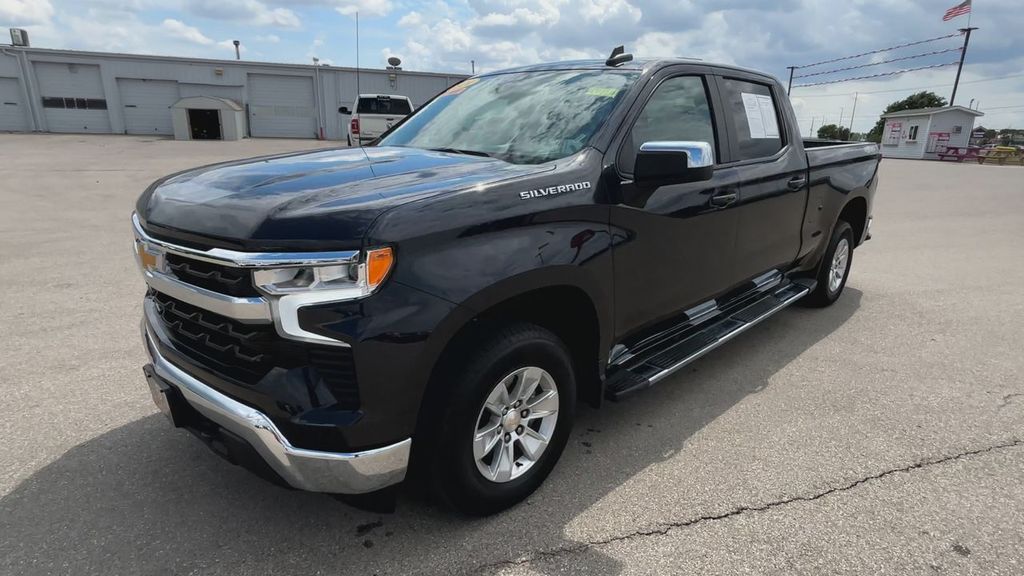 2024 Chevrolet Silverado 1500 LT photo 3