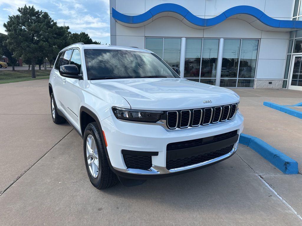 2024 Jeep Grand Cherokee Laredo photo 3