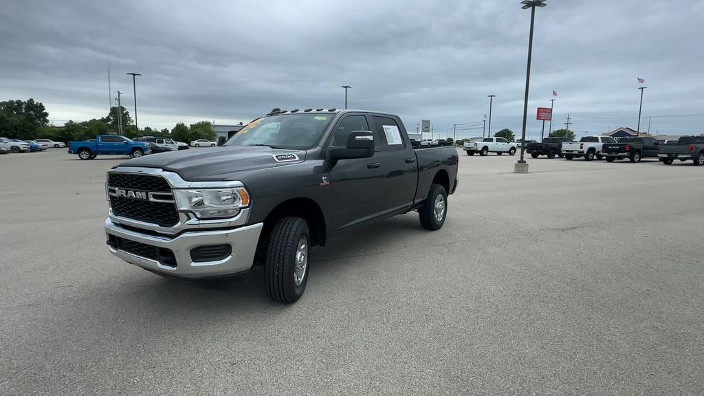2023 Ram 2500 Tradesman photo 4