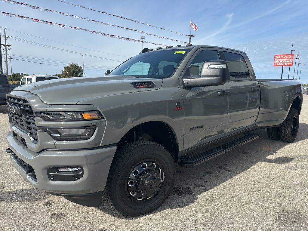 New 2026 Ram 3500 BIG HORN CREW CAB 4X4 8' BOX Pickup