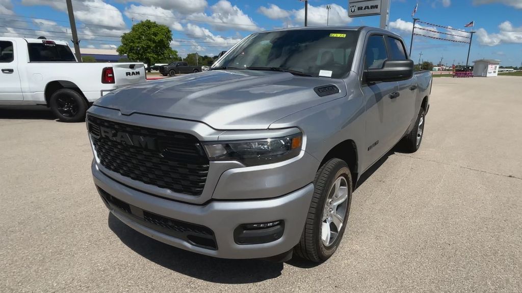2025 Ram 1500 Tradesman photo 3