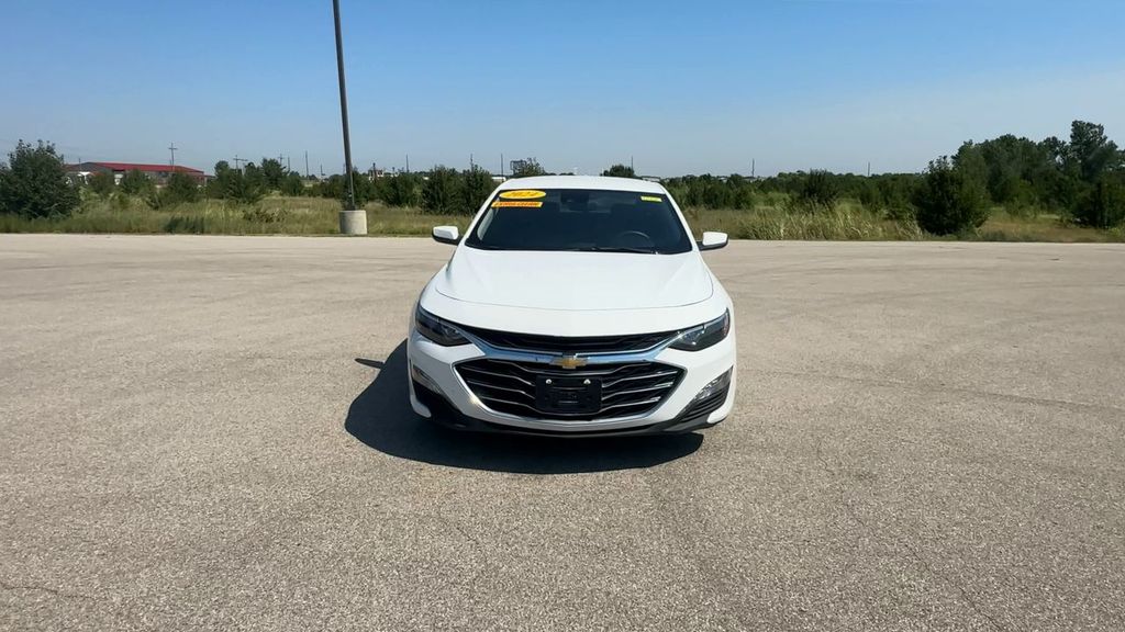 2024 Chevrolet Malibu 1LT photo 3