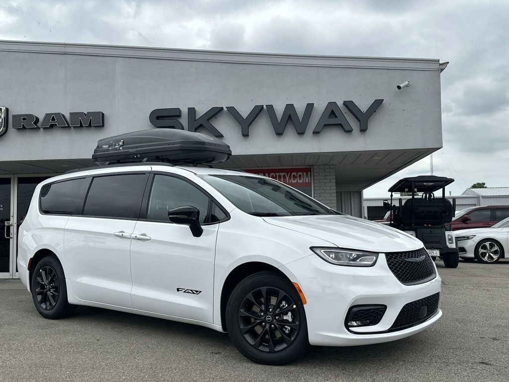 2025 Chrysler Pacifica Passenger Van 
